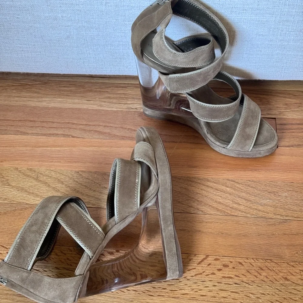 Donna Karan stunning donna